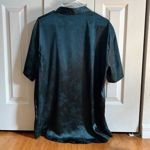 XL Short Sleeve Button Down - Picture 2 of 2